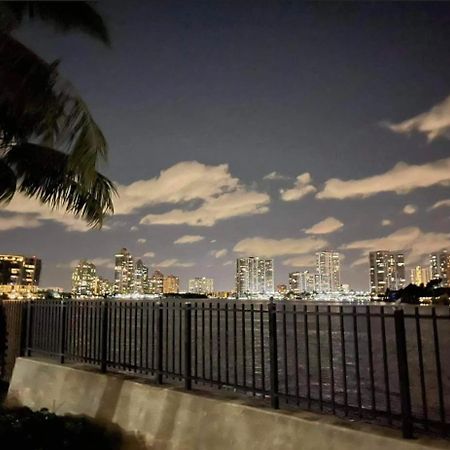 Villa Le Frontenac à Sunny Isles Beach Extérieur photo