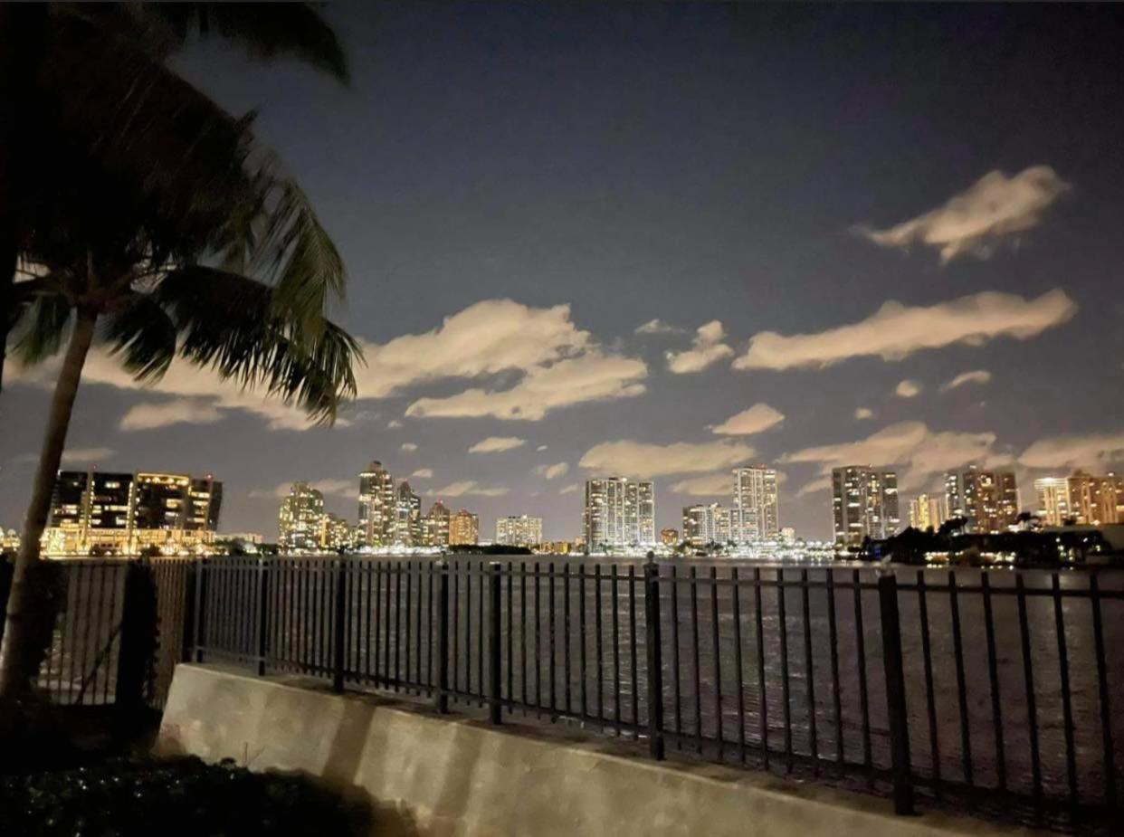 Villa Le Frontenac à Sunny Isles Beach Extérieur photo