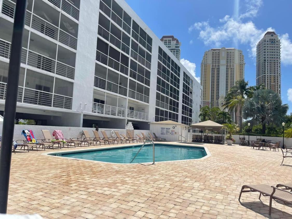 Villa Le Frontenac à Sunny Isles Beach Extérieur photo